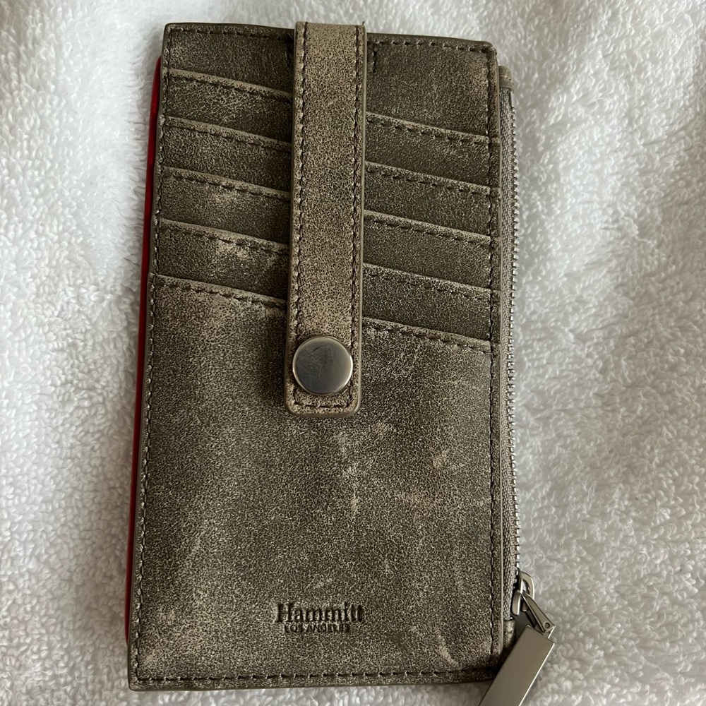 Hammett Zippered Leather Crossbody Clutch and wallet
VIP MED - Picture 3 of 7